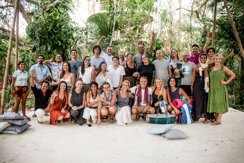 Grupo de participantes tras completar el taller RESPIRA y sana con Rafael Yedid en Mérida