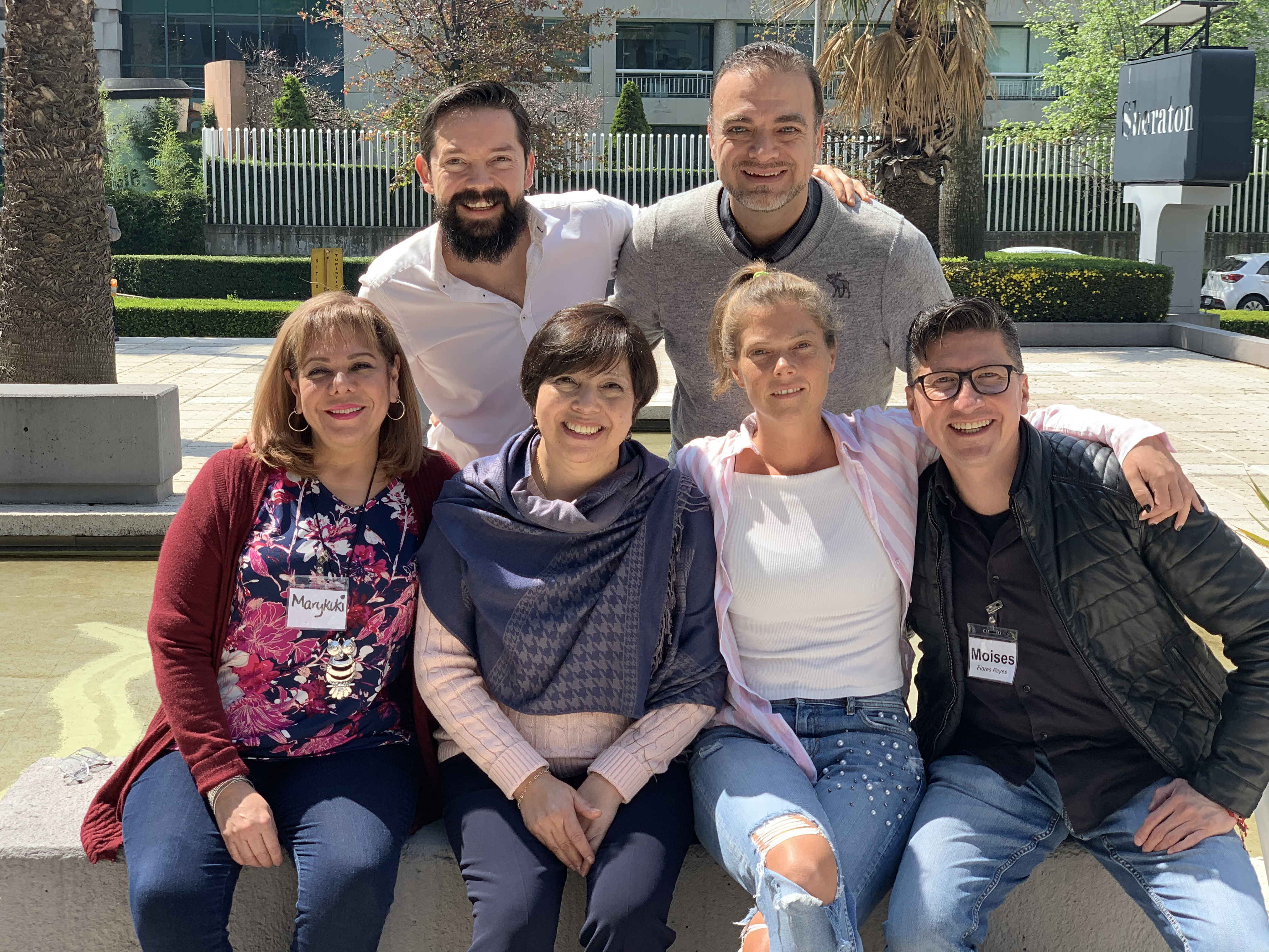 Rafael Yedid con su equipo de trabajo de coaches ontológicos